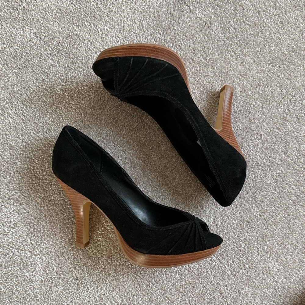 NWOT Steve Madden Pawla Black Peep-Toe Heels